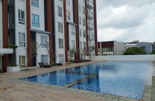 Cozy Studio At Barsa City Apartment