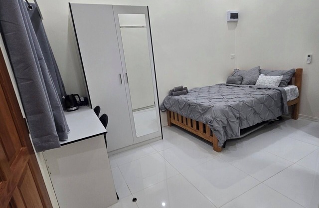 Cozy Studio near Hospital and City