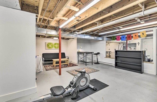 'Cozy Studio Plus' in Winooski w/ Home Gym!