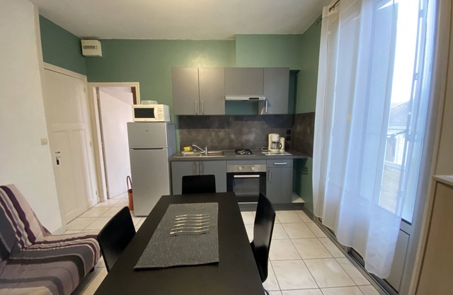 Apartamento T2 céntrico en La Roche-Posay con WI-FI, cocina equipada y balcón