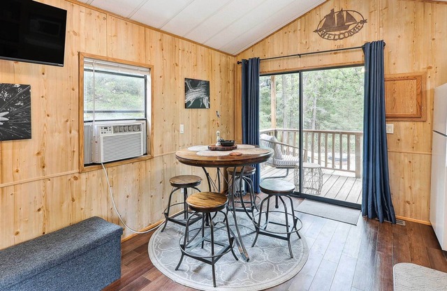 ¡NUEVO! Oak Grove Nature Retreat con kayaks y vistas al monte
