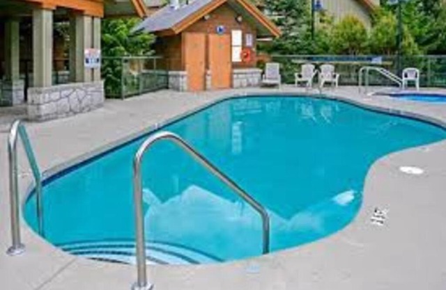Cozy Townhouse in Whistler Village North