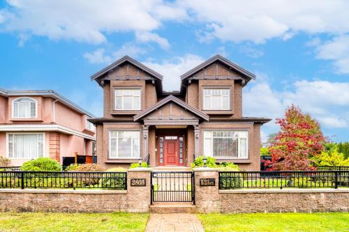 Cozy two beds lower level suite in Vancouver West