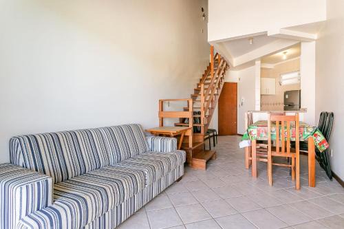 Acogedora Casa de 2 pisos solo 120m del playa! EDE
