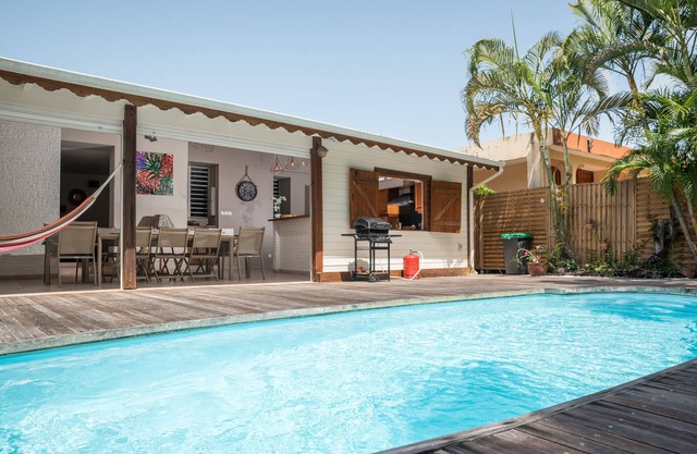 Villa acogedora, gran capacidad y piscina.
