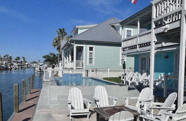 Cozy Waterfront Paradise- New Pool, Firepit, massage chair, 100yd to Little Bay