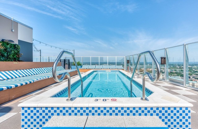 Cozysuites 800 Tower 1BR w sky Pool gym 12