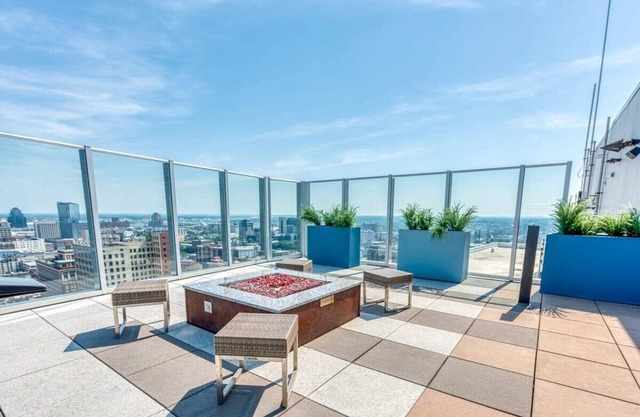 Cozysuites 800 Tower 1BR w sky Pool gym 22