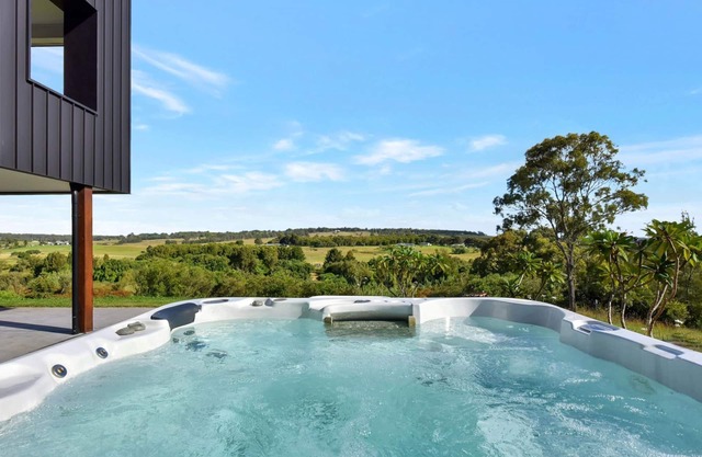 Panorama House on Stanhope - Country Elegance in the Heart of Elderslie