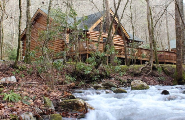 Creek Front Mountain Cabin con Jacuzzi.