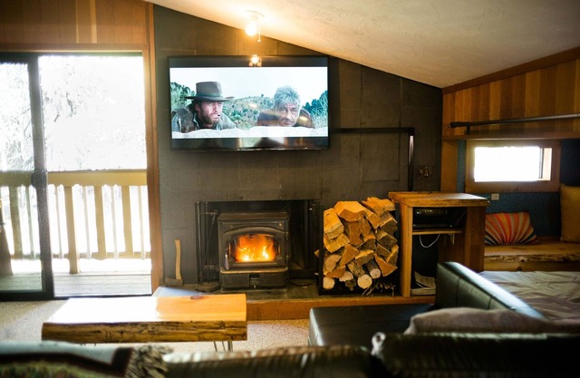 Creekside Bear DennBeautifully newly remodeled condo close to everything!