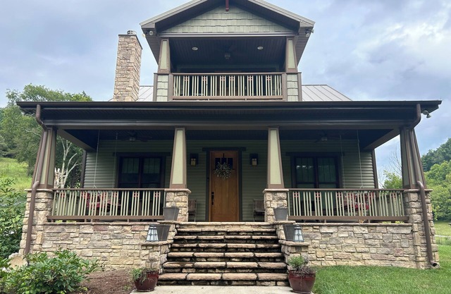 Creekside Bungalow : peaceful, country Also Checkout Papaw's Place