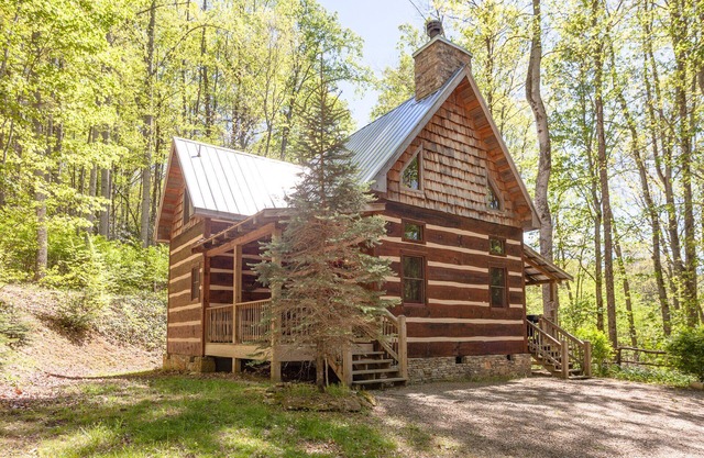 Creekside Cabin - Cabaña de madera con jacuzzi al aire libre