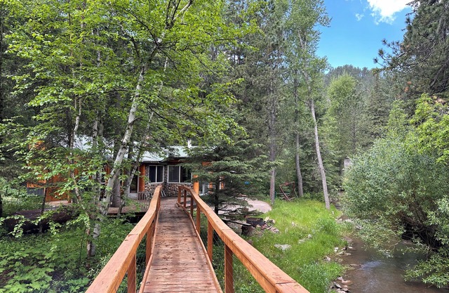 ¡Felicidad Creekside!