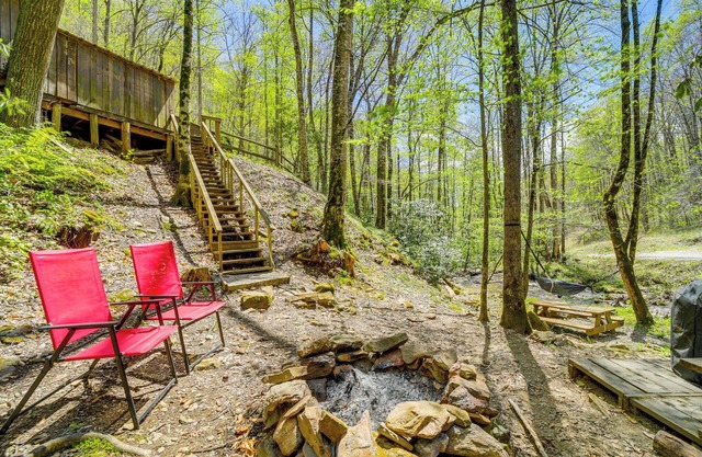 ¡NUEVO! Cabaña junto al río con cubierta, caminatas cercanas y pesca