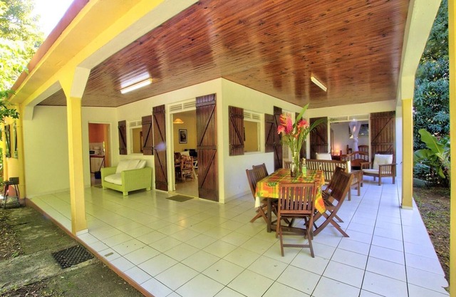 Casa criolla, a orillas del río, cerca del mar, 3 dormitorios, 2 baños, 2 aseos, jardín vallado
