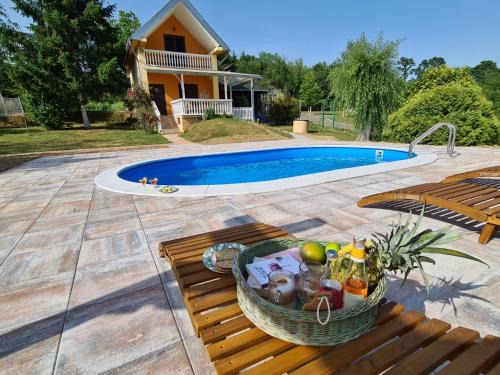 Croatia Cottage, peaceful countryside retreat with pool & vineyard view