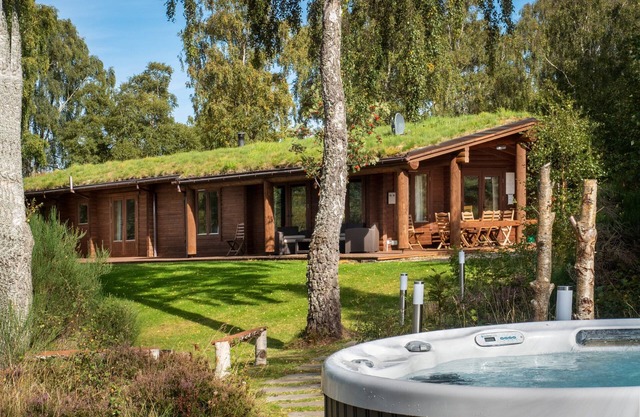 Croft Kincardine - a lodge that sleeps 8 guests in 4 bedrooms