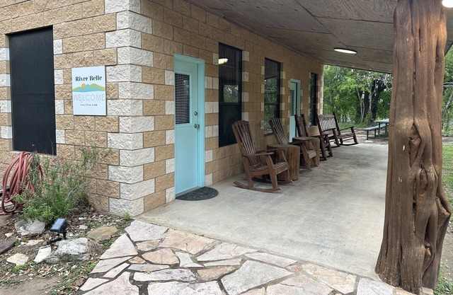 Crystal Clear Frio River - Private Waterfront House - Room for the Family