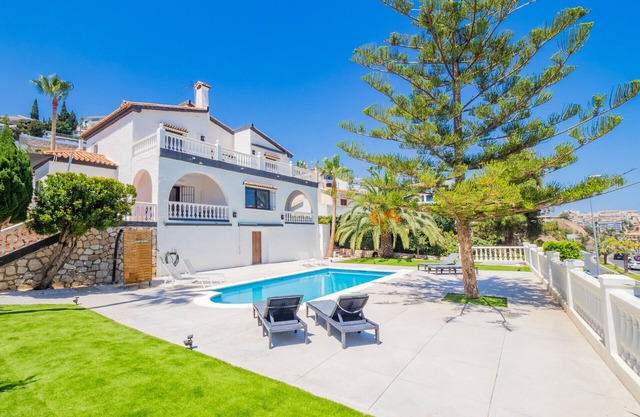 Cubo's Beach Front Villa Benalmadena / cerca de playa / piscina privada / aire acondicionado