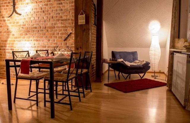 acogedor apartamento y WiFi / Internet por separado estacionamiento de entrada