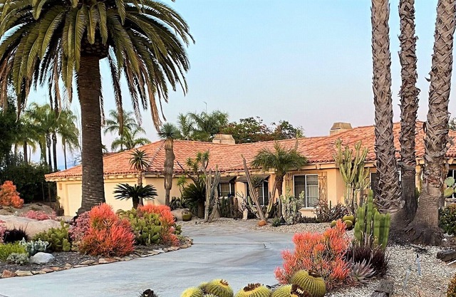 Casa del rancho del ejecutivo de encargo del sudoeste-estilo en el lote de 3 acres
