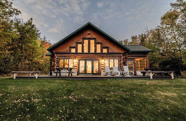 Custom Waterfront completo Log Home Estado con licencia