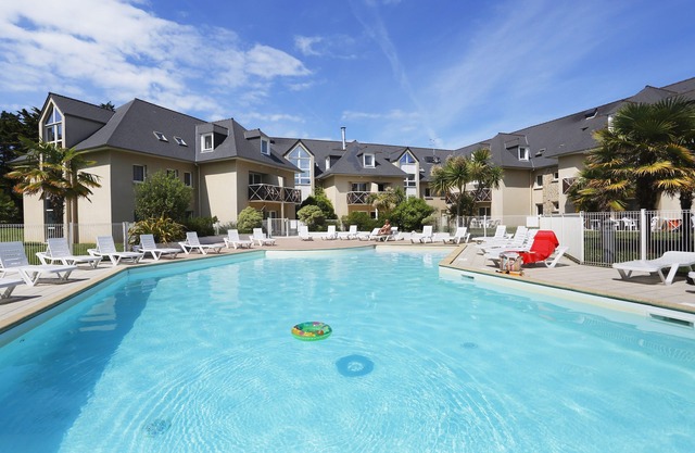 Lindo + Bright Seaside Apartment | ¡Camina hacia la playa!