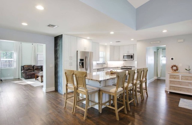 Cutting-edge & Cozy 4 Bed 2 Bath North Palm Beach!