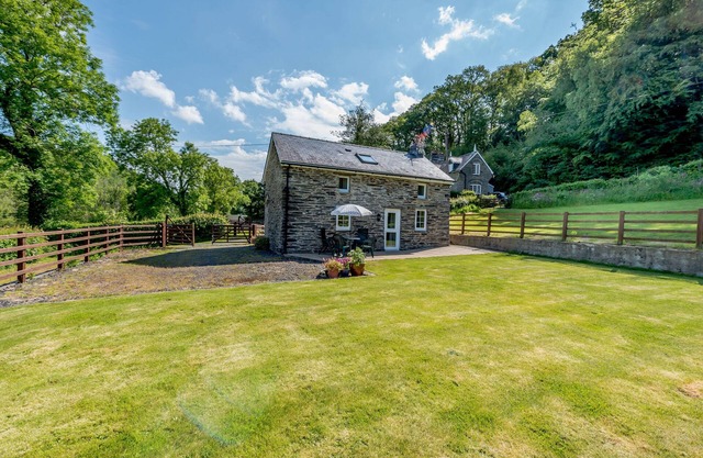 Cwmdu Cottage, NEWCASTLE EMLYN