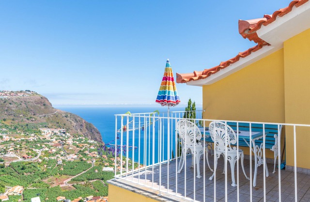 Nido de Cyane, una vista de halcón sobre Arco Da Calheta