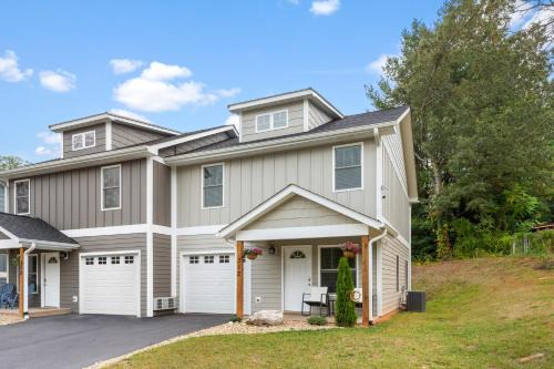 Cypress Willow Buyout by AvantStay 2 Home Buyout Sleeps 16