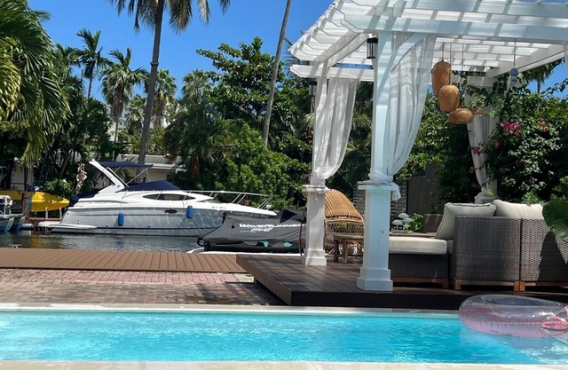 D’Mauchi-WaterHouse-Beaches20min-boat-dockparking