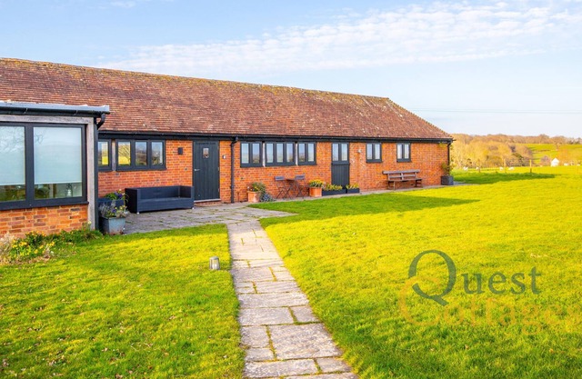 Dairyman's Barn - Playden, Near Rye - Countryside Retreat - Sleeps 6
