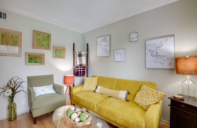 Dallas Condo w/ Pool Access - Walk to Knox Street!