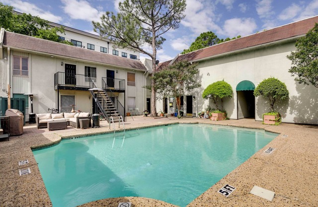 Dallas Condo w/ Pool Access ~ 4 Mi to Downtown!