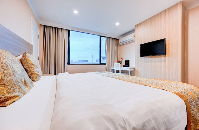 Dancenter Bangkok Travellers Hotel