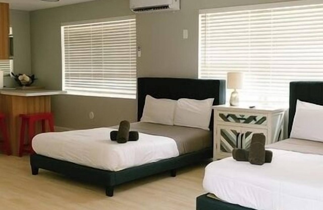 Dania Beach Getaway 2 Studios for 6 Guests