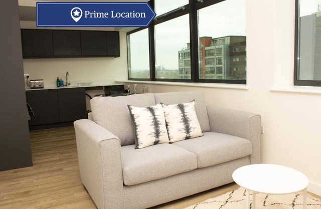 Dashing 1BR Penthouse near MCR Stadiums