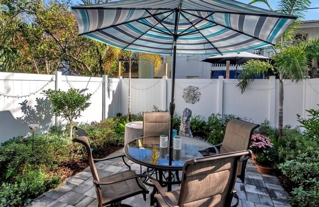 Davis Islands townhome with 2 private courtyards