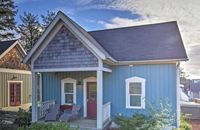 Day Dreamer - Memories Made at Cozy Beach Cabin with Hot Tub