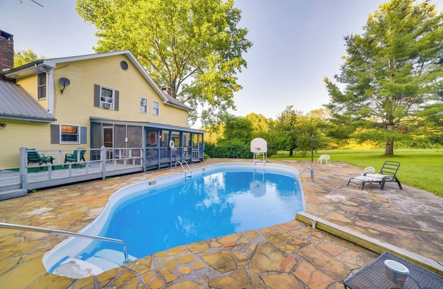 ¡NUEVO! Dayton Home con piscina, porche y terraza en 37 acres!