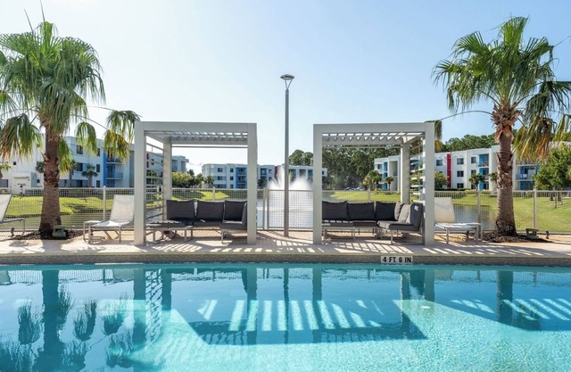 Daytona 2BR w/ Parking Family & Pet Friendly