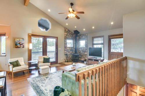 Deck and Mountain Views Fairplay Family Escape!