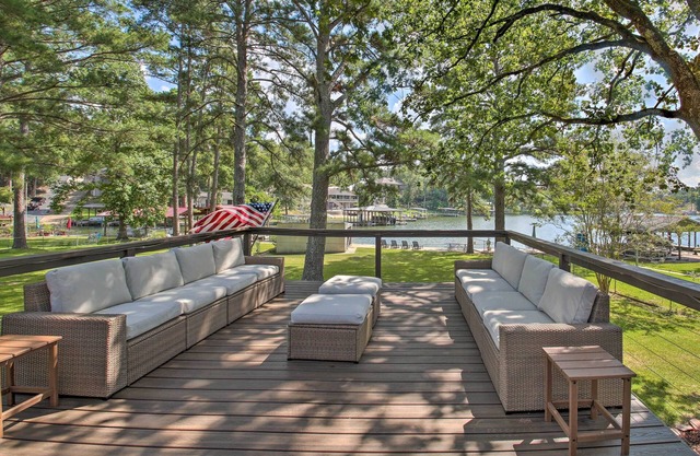 Deck, Fire Pit: Waterfront Lake Hamilton Home