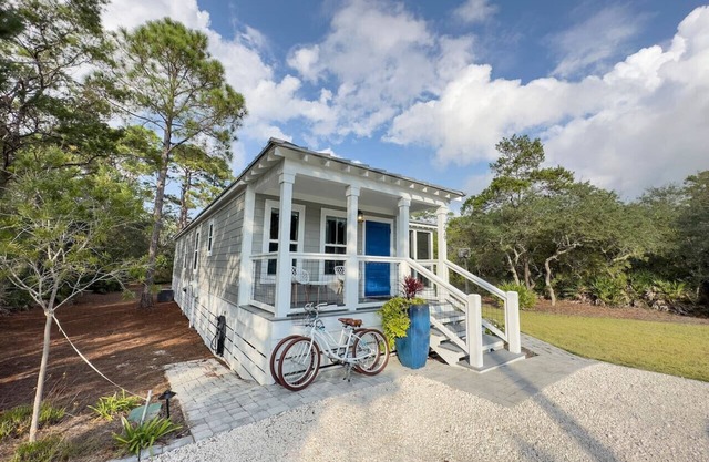 3BR Gem! Big Yard, Deck, Screen Porch & More