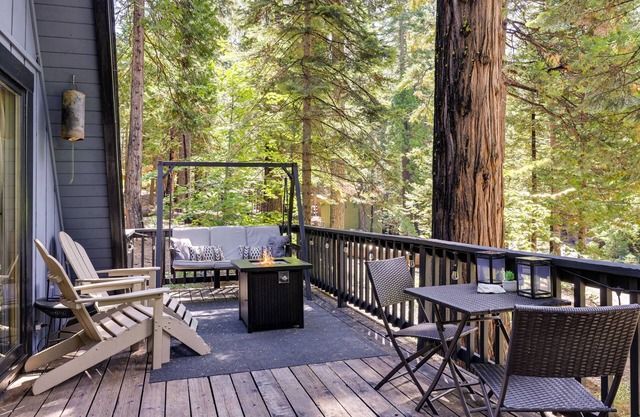 Decks, Grills + Fire Pit: Camp Connell Hideaway!