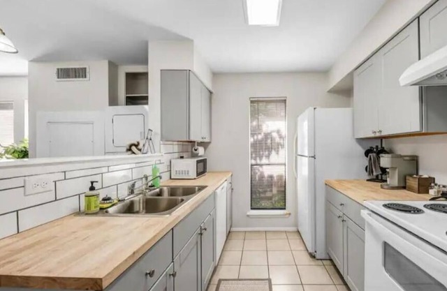 Deep Blue + Pet Friendly + Newly Renovated