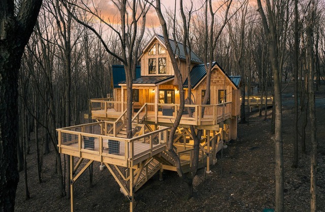 Deep Creek Lake Tree House with Hot Tub