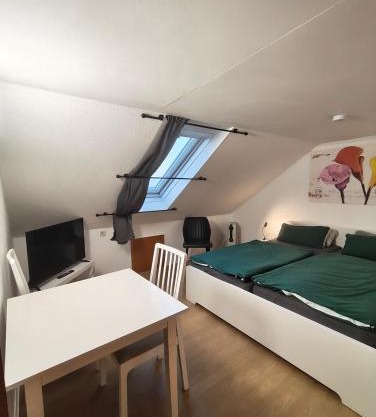 Deisterferien FeWo Hygge unterm Dach, 3 Personen, Balkon, Nur Netflix, WLAN, A2 Nähe